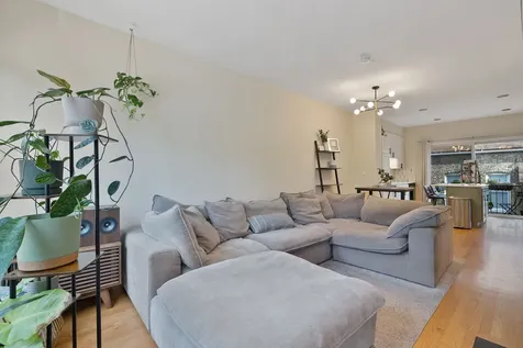 2001 North Honore Street Chicago IL 60614