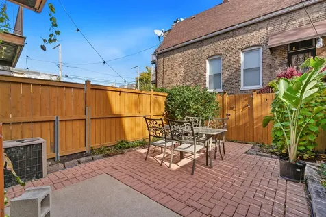 2001 North Honore Street Chicago IL 60614