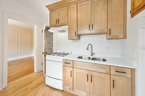 1921 West Estes Avenue Chicago IL 60626