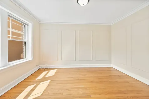 1921 West Estes Avenue Chicago IL 60626