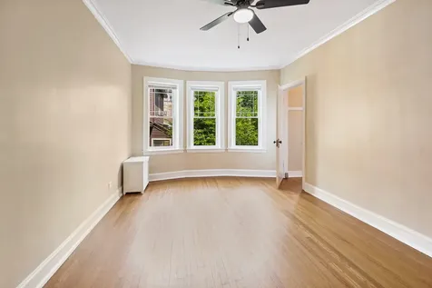 1921 West Estes Avenue Chicago IL 60626