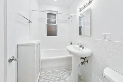 1921 West Estes Avenue Chicago IL 60626