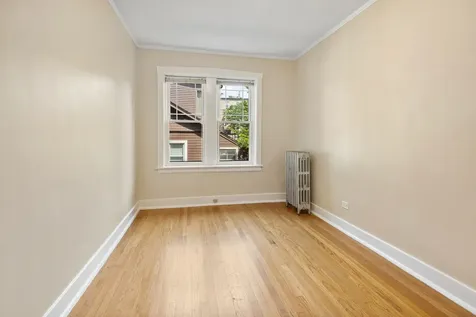 1921 West Estes Avenue Chicago IL 60626