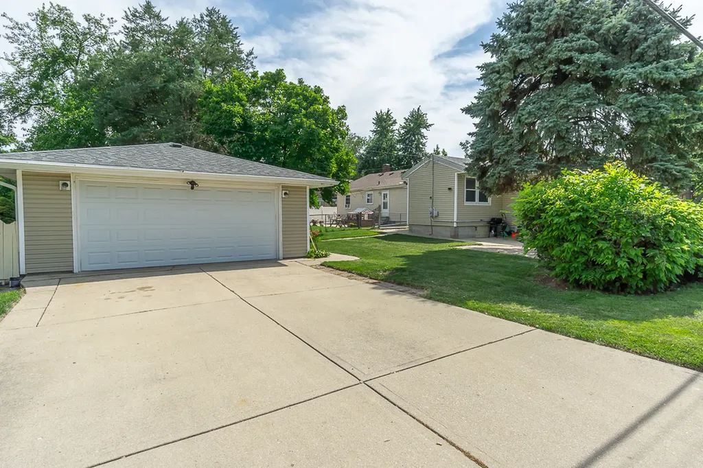 201 South Michigan Avenue Addison IL 60101