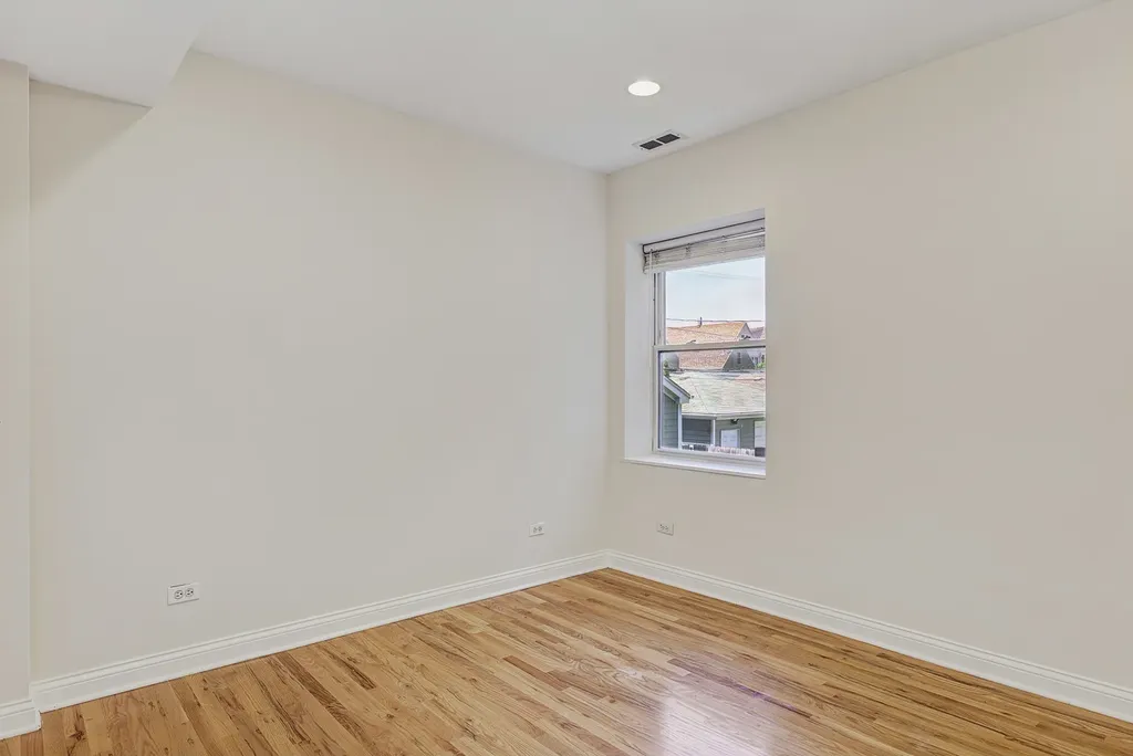2836 North Dawson Avenue Chicago IL 60618