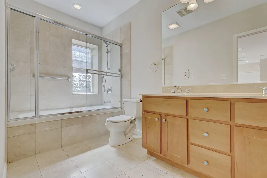 2836 North Dawson Avenue Chicago IL 60618