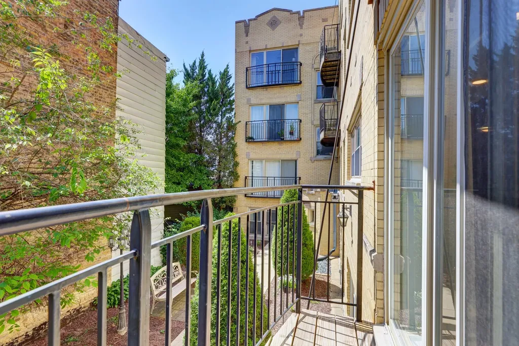 2836 North Dawson Avenue Chicago IL 60618