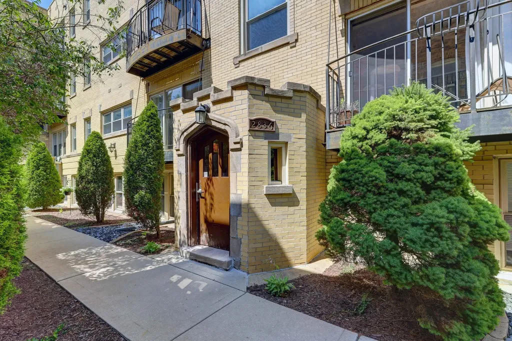2836 North Dawson Avenue Chicago IL 60618