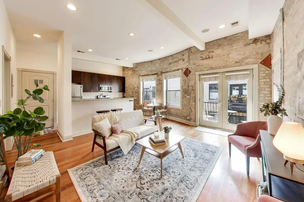 4442 North Damen Avenue Chicago IL 60625