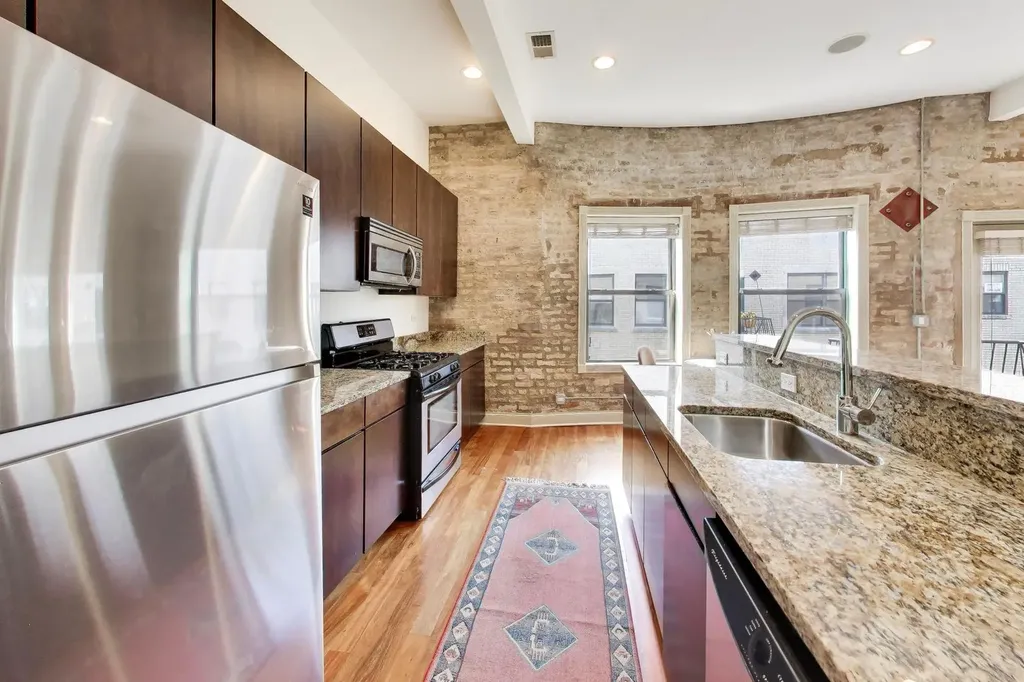 4442 North Damen Avenue Chicago IL 60625