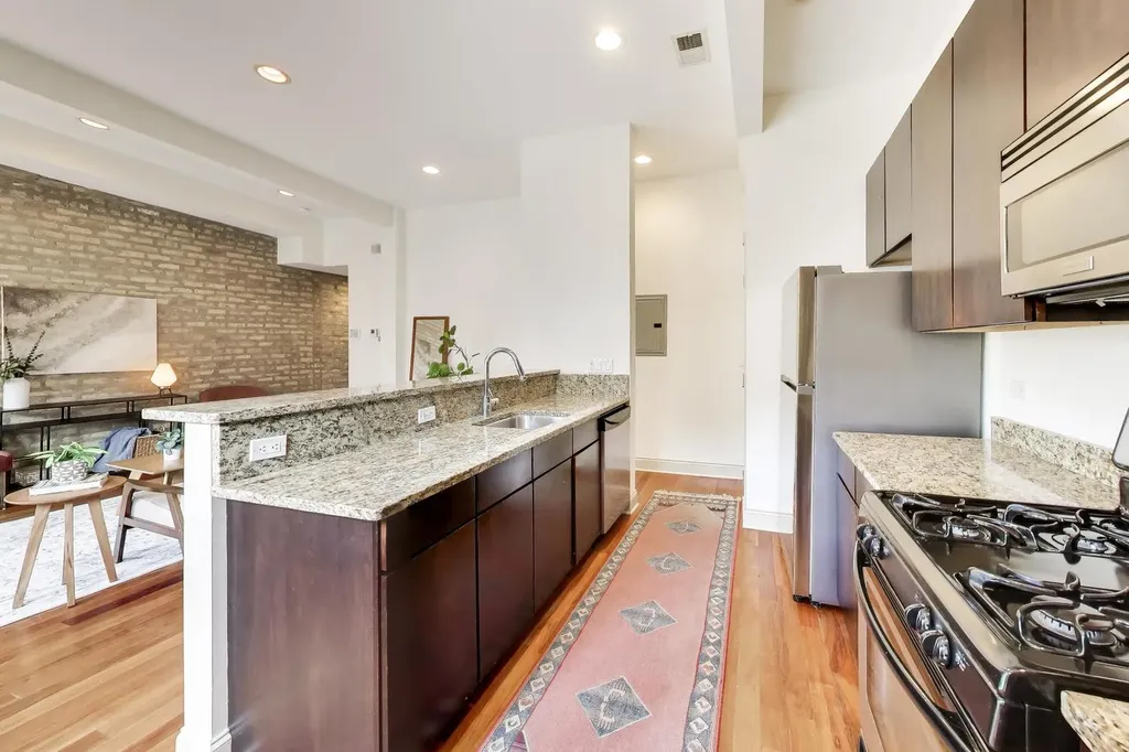 4442 North Damen Avenue Chicago IL 60625