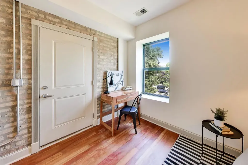 4442 North Damen Avenue Chicago IL 60625