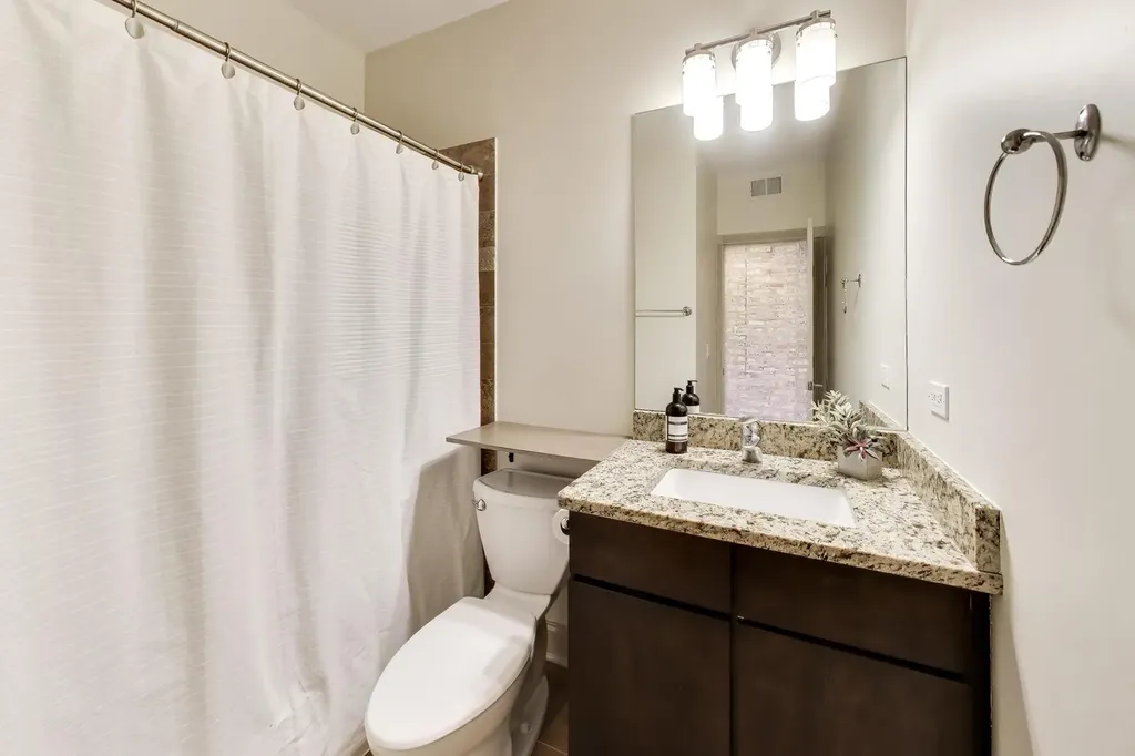 4442 North Damen Avenue Chicago IL 60625