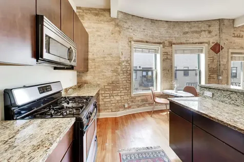 4442 North Damen Avenue Chicago IL 60625