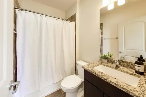 4442 North Damen Avenue Chicago IL 60625