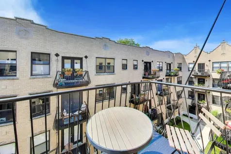 4442 North Damen Avenue Chicago IL 60625