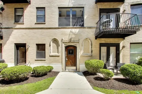 4442 North Damen Avenue Chicago IL 60625