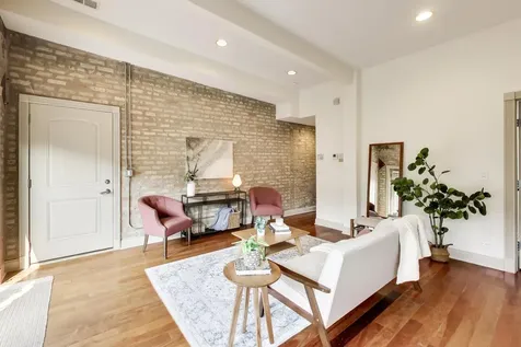 4442 North Damen Avenue Chicago IL 60625