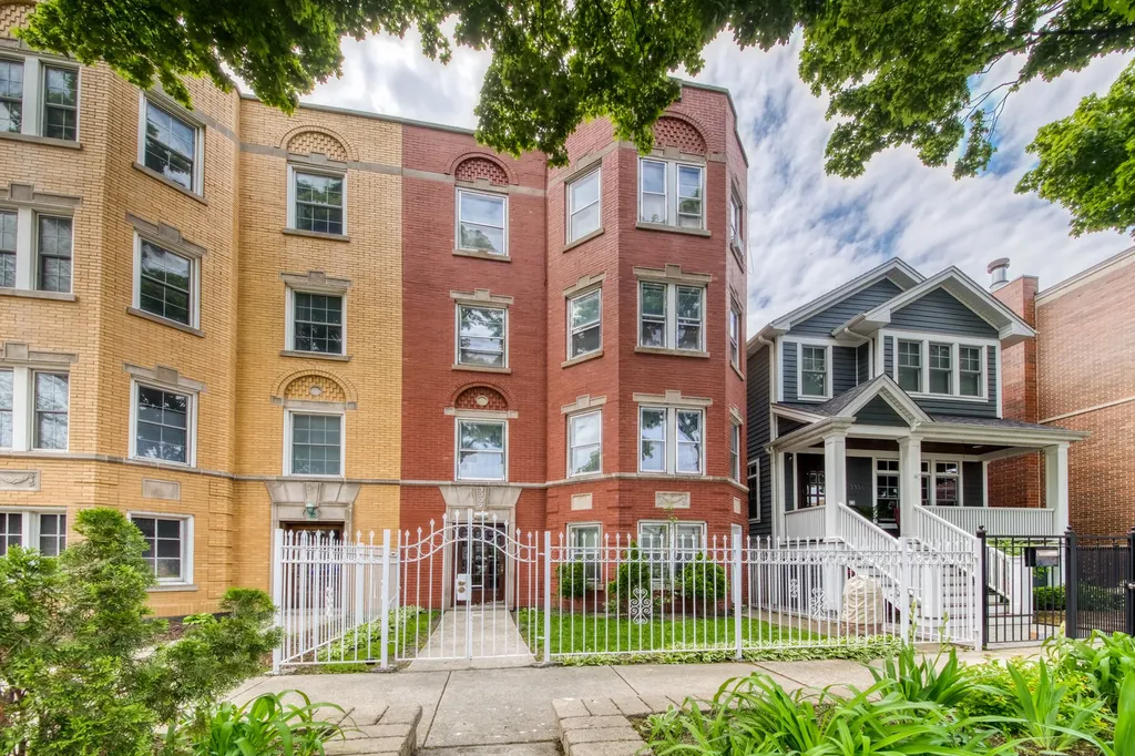 3332 North Claremont Avenue Chicago IL 60618