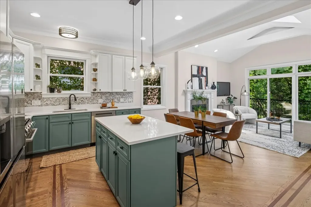 4728 North Malden Street Chicago IL 60640