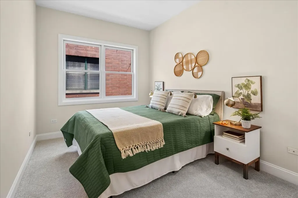 4728 North Malden Street Chicago IL 60640