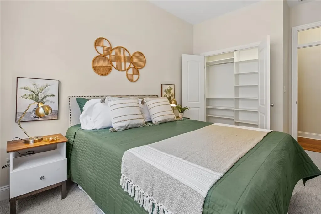 4728 North Malden Street Chicago IL 60640