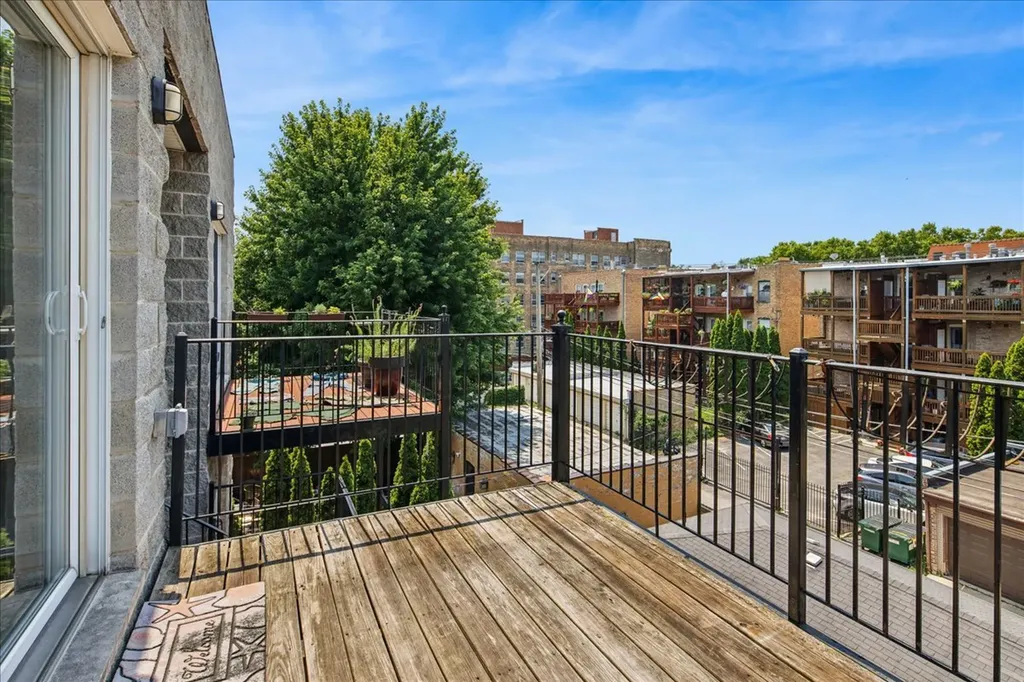 4728 North Malden Street Chicago IL 60640