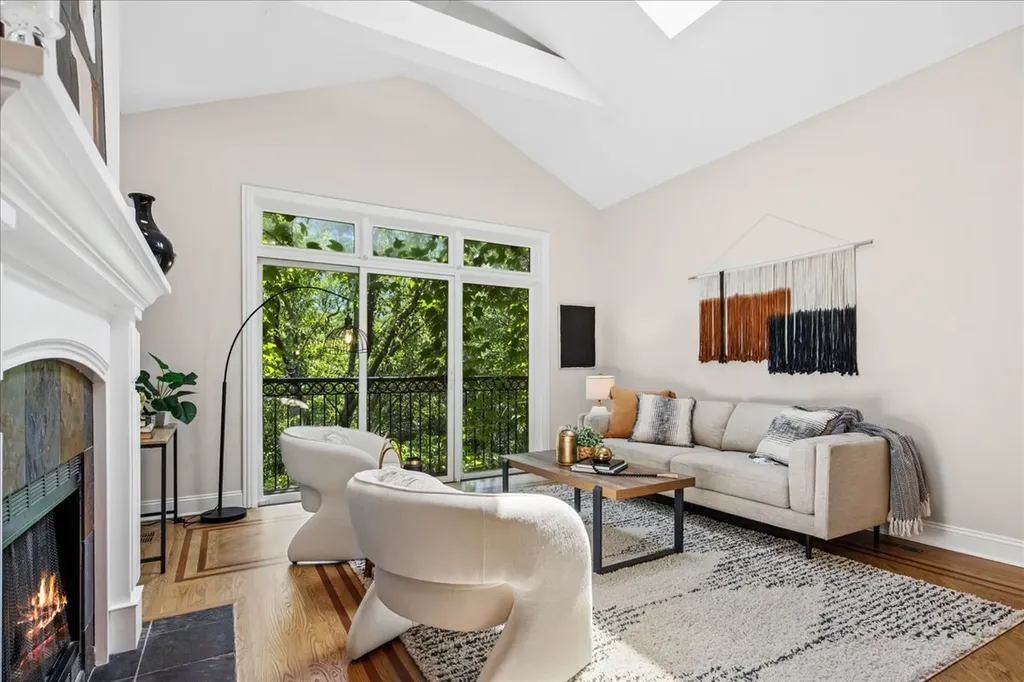 4728 North Malden Street Chicago IL 60640