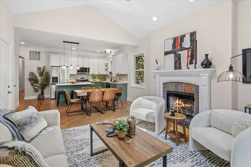 4728 North Malden Street Chicago IL 60640