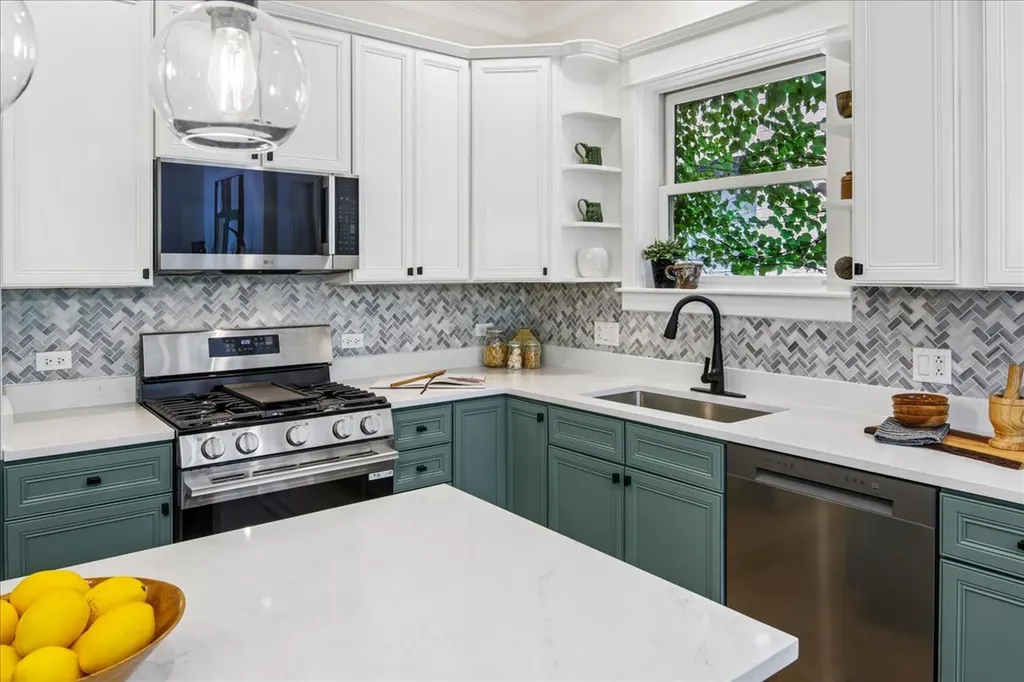 4728 North Malden Street Chicago IL 60640