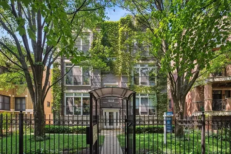4728 North Malden Street Chicago IL 60640