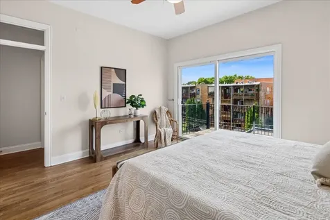 4728 North Malden Street Chicago IL 60640