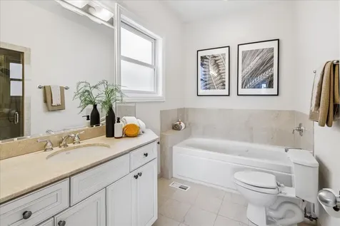 4728 North Malden Street Chicago IL 60640