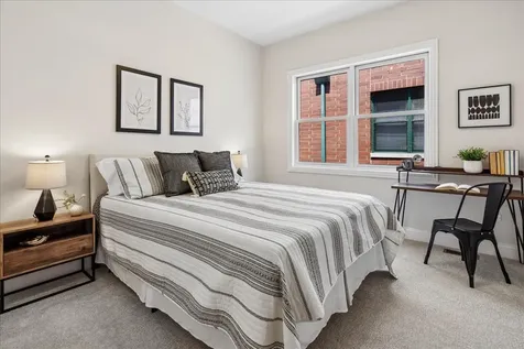 4728 North Malden Street Chicago IL 60640