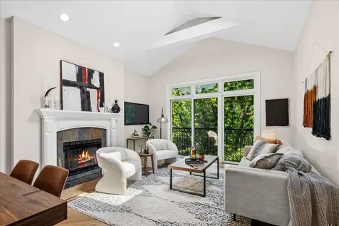 4728 North Malden Street Chicago IL 60640