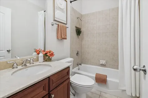 4728 North Malden Street Chicago IL 60640