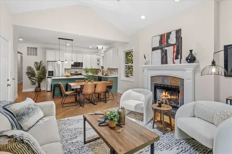 4728 North Malden Street Chicago IL 60640
