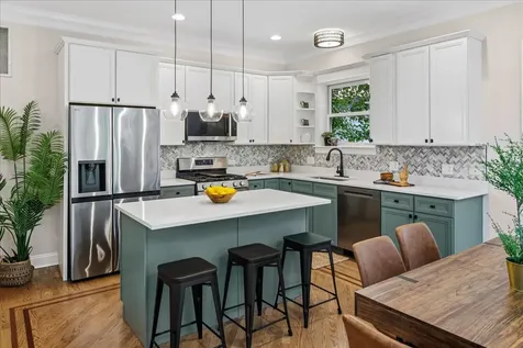 4728 North Malden Street Chicago IL 60640