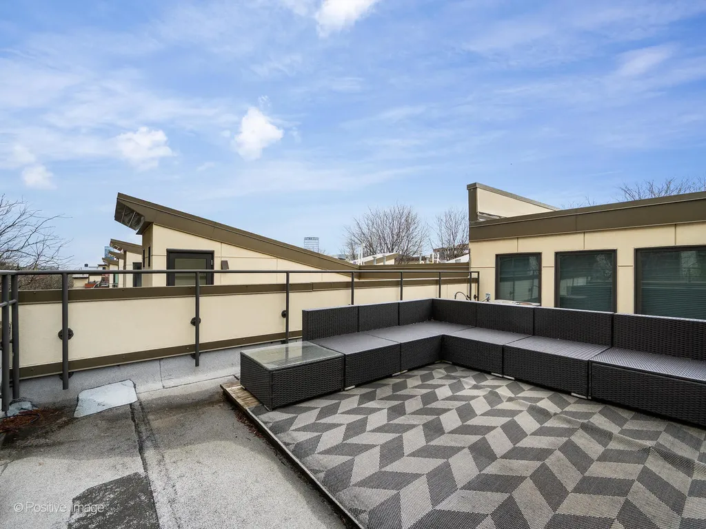 917 North Kingsbury Street Chicago IL 60610