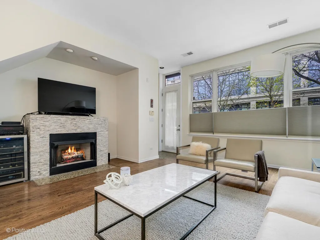 917 North Kingsbury Street Chicago IL 60610