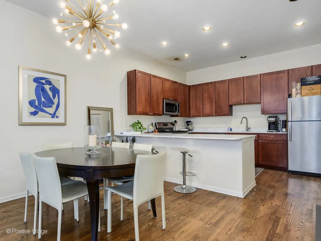 917 North Kingsbury Street Chicago IL 60610