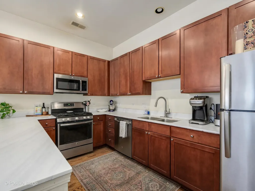 917 North Kingsbury Street Chicago IL 60610