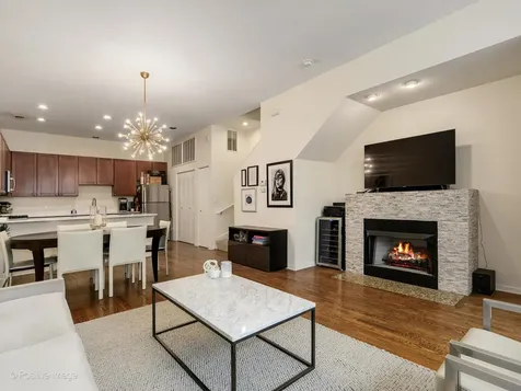 917 North Kingsbury Street Chicago IL 60610
