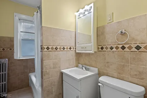6728 North Bosworth Avenue Chicago IL 60626