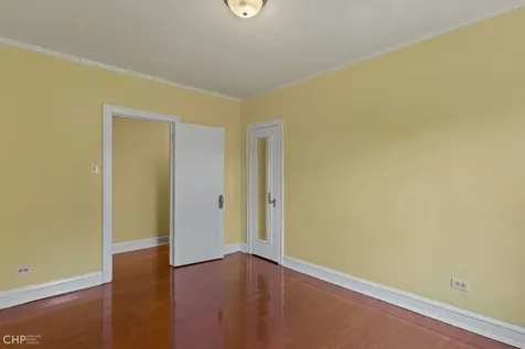 6728 North Bosworth Avenue Chicago IL 60626
