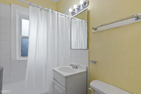 6728 North Bosworth Avenue Chicago IL 60626
