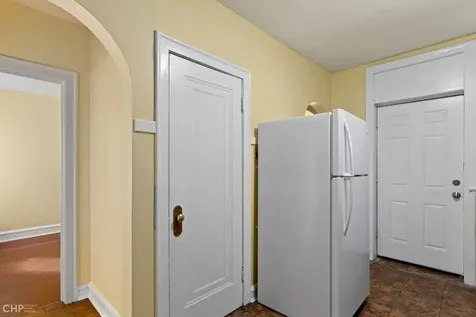 6728 North Bosworth Avenue Chicago IL 60626