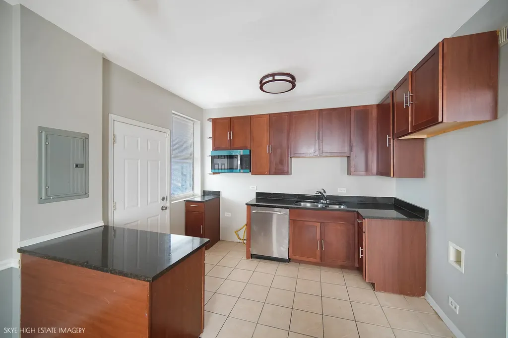 2511 East 76th Street Chicago IL 60649