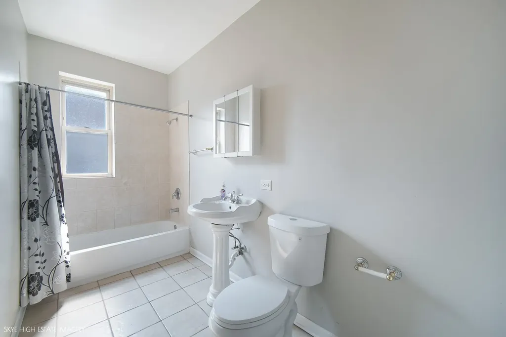 2511 East 76th Street Chicago IL 60649