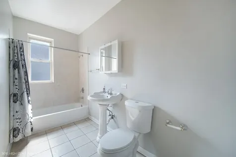 2511 East 76th Street Chicago IL 60649